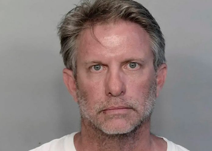 Mató a joven de un disparo porque orinó la pared de un edificio en Florida