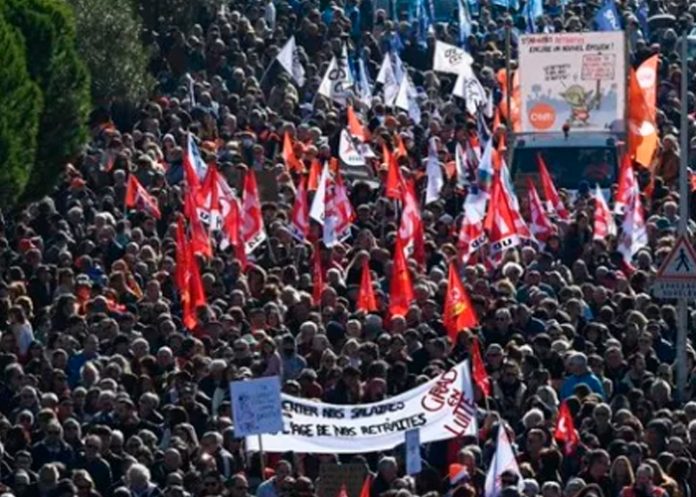 Paralizan Francia nuevamente en protesta contra la reforma de pensiones