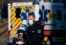 En plena clase un alumno apuñaló hasta la muerte a su profesora en Francia En plena clase un alumno apuñaló hasta la muerte a su profesora en Francia