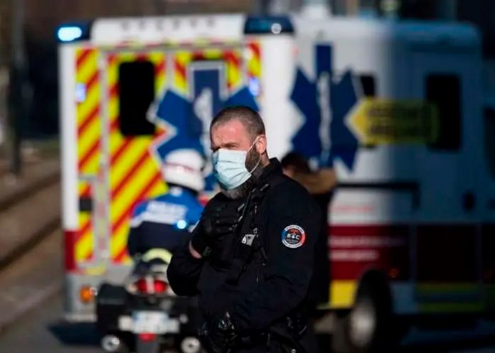 En plena clase un alumno apuñaló hasta la muerte a su profesora en Francia