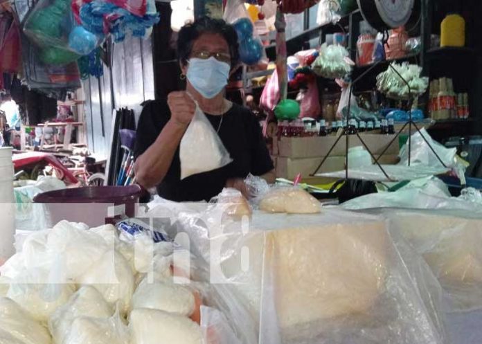 Foto: Variedad de productos de Cuaresma en el mercado de Granada / TN8