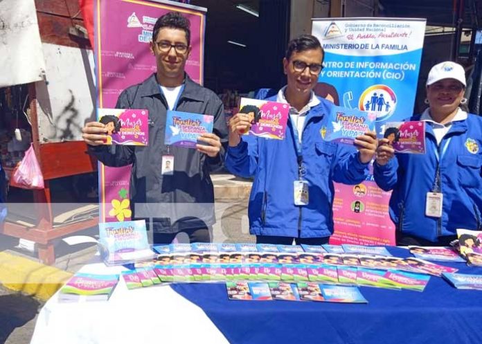Foto: Presentación de cartillas de convivencia amorosa en Granada / TN8