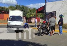 Giro indebido provoca colisión entre camión y moto en Managua Foto: Giro indebido provoca colisión en Managua / TN8