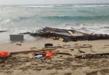 Al menos 40 migrantes mueren tras un naufragio en las costas de Italia Al menos 40 migrantes mueren tras un naufragio en las costas de Italia