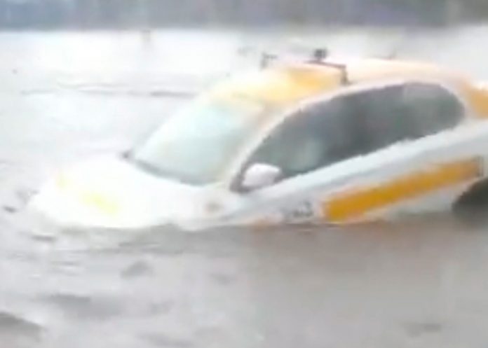¡Uruguay bajo agua! Aguaceros dejan calles incomunicadas en Montevideo