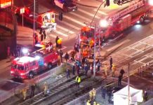 Tren choca contra auto en Los Ángeles y deja a dos personas muertas Tren choca contra auto en Los Ángeles y deja a dos personas muertas