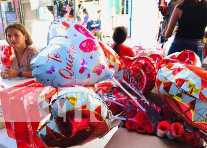 Foto: Comercio se pinta de rojo en el mercado de Granada / TN8