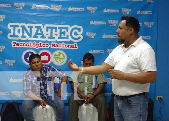 monim-01 Foto: Capacitación para acompañantes del INATEC a los artesanos de Monimbó / TN8