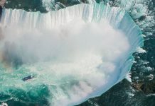 Vivo de milagro niño tras caer con su madre en las Cataratas del Niágara
