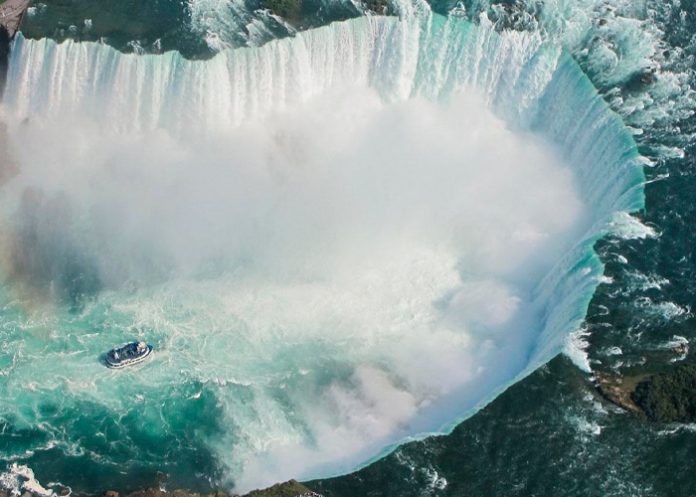 nueva-york8 Vivo de milagro niño tras caer con su madre en las Cataratas del Niágara