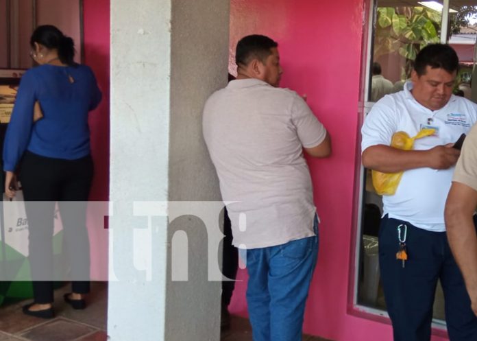 pago Trabajadores de la salud reciben pago de salario con reajuste del 5%