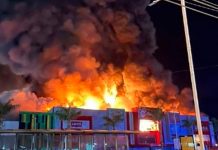 Incendio consume uno de los centros comerciales más importantes de Panamá