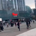 Pánico en un centro comercial en París tras confundir un suicidio con tiroteo Pánico en un centro comercial en París tras confundir un suicidio con tiroteo