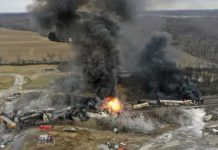 Tren se descarrila y provoca un gran incendio en Ohio, Estados Unidos Tren se descarrila y provoca un gran incendio en Ohio, Estados Unidos