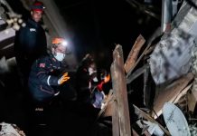 ¡Ni la muerte los separó! Murieron abrazados entre escombros en Turquía ¡Ni la muerte los separó! Murieron abrazados entre escombros en Turquía