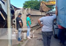 «Los niños están soterrados»: gritos de angustia tras accidente en Managua Foto: Emergencia en Managua por accidente con volquete / TN8