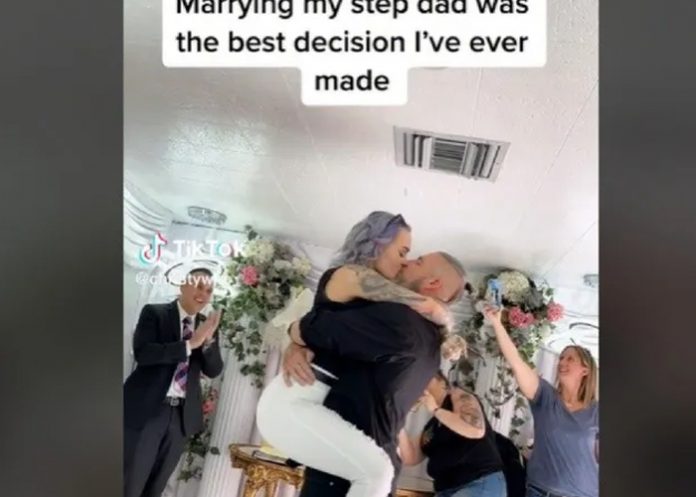 1 ¡De locos! Mujer presume matrimonio con su padrastro y las redes estallan
