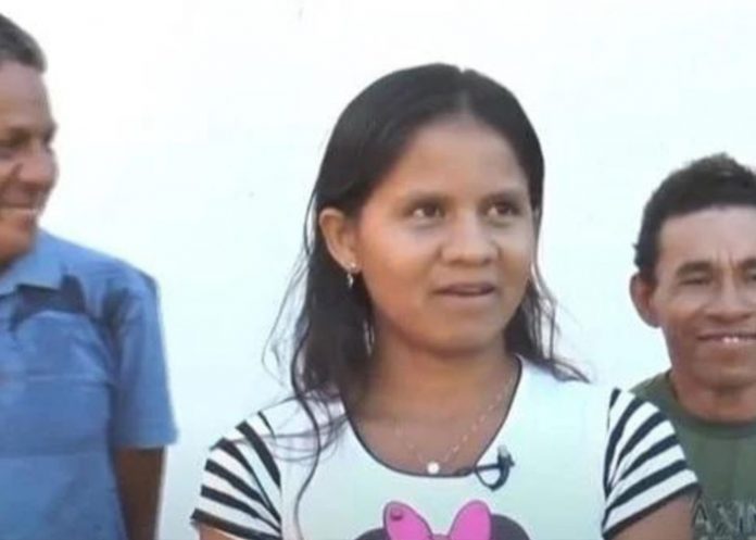 Mujer es viral por vivir con el marido y el amante en la misma casa