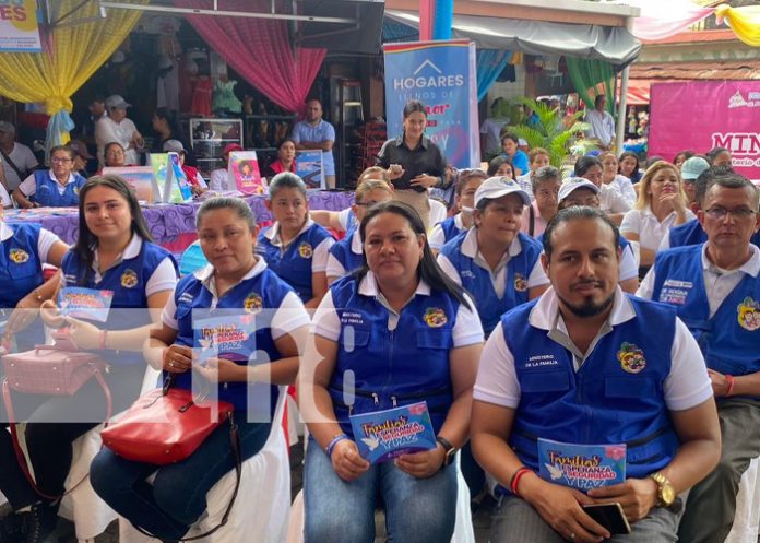 Autoridades presentan Cartilla, Mujer, familias en el mercado Municipal de Juigalpa