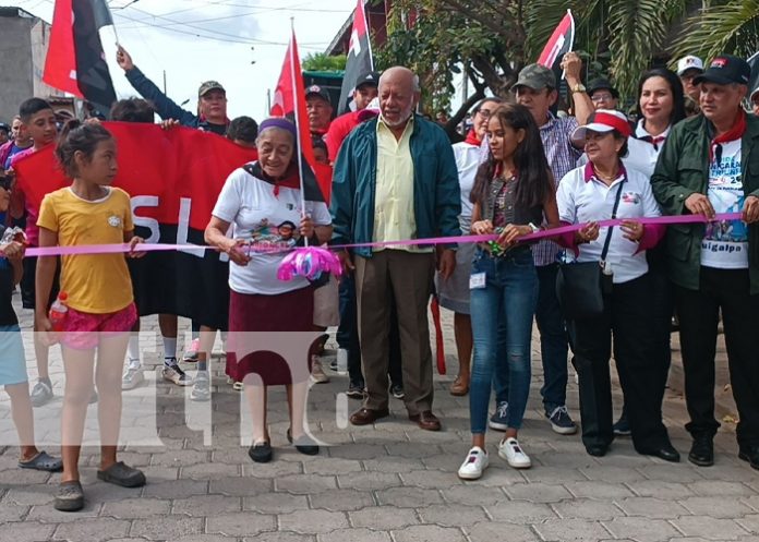 Foto: Inauguración de 3 nuevas calles adoquinadas en el barrio Padre Miguel, en Juigalpa / TN8