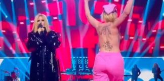 Avril Lavigne es interrumpida por una mujer desnuda al presentar los premios JUNO