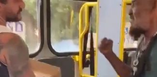 Video: Personas en silla de ruedas se enfrentan por “espacio” en un bus