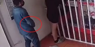 Graban a degenerado que se "estimula" detrás de una mujer