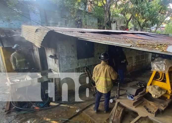 Cortocircuito ocasiona incendio y deja manos arriba familia en Loma Linda, Managua