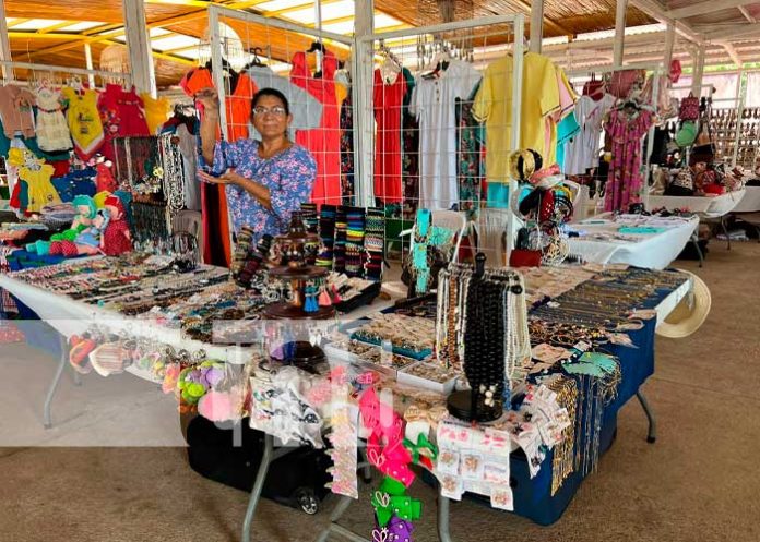 Creaciones Johana: Variedad en bisutería en el Parque Nacional de Ferias