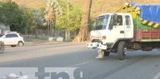Jóvenes mueren en accidente y sus cuerpos toman fuego en la Cuesta El Plomo