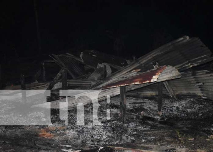 Bluefields: Presumen que el incendio que consumió una vivienda fue provocado