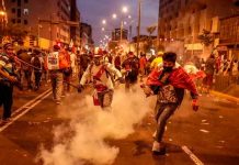Joven muere tras recibir 36 perdigones en una protesta de Perú Joven muere tras recibir 36 perdigones en una protesta de Perú