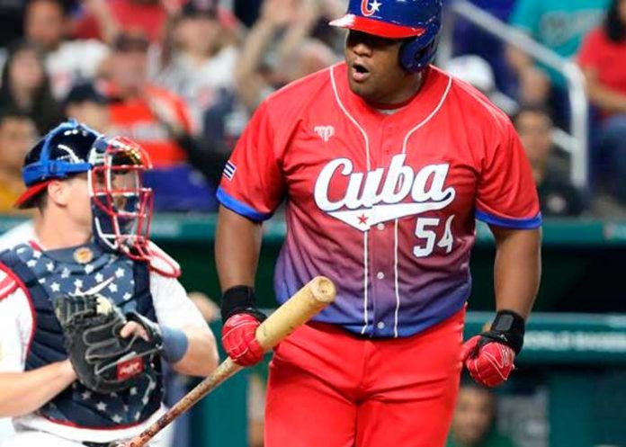 1 Presidente cubano condena incidentes contra el equipo de béisbol