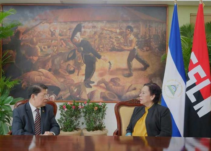 1 Encuentro con embajadora de Nicaragua en Venezuela