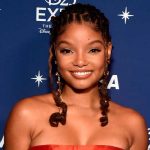Halle Bailey asegura que «La sirenita», no dejará el océano solo por un hombre Halle Bailey asegura que "La sirenita", no dejará el océano solo por un hombre