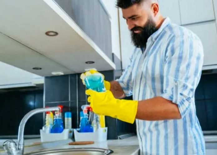 Abren canal de Youtube para hombre que no saben hacer oficios del hogar