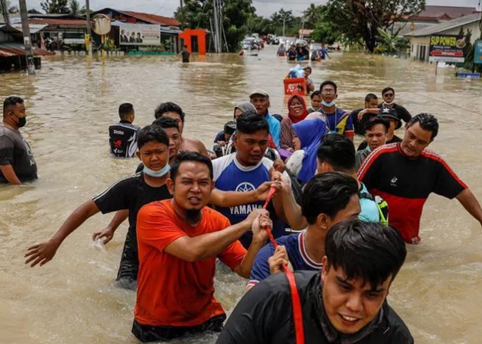 Foto: Casi 35.000 personas han sido evacuadas en el sur de Malasia debido a las inundaciones /Cortesía