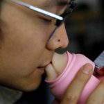 “Locurita”: Crean artefacto para poder dar besos a distancia “Locurita”: Crean artefacto para poder dar besos a distancia