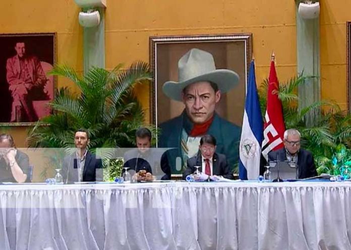 1 Exposiciones en el Foro “20 Años de la invasión de los Estados Unidos contra Irak”