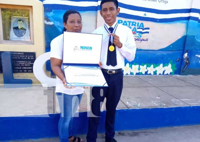 1 ¡Orgullo isleño! El mejor estudiante de Nicaragua, es de la Isla de Ometepe