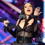 Le pegan «cacho» a Becky G y ella se quita el anillo de compromiso Le pegan "cacho" a Becky G y ella se quita el anillo de compromiso