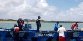 Un muerto y 7 rescatados al volcarse un velero en el Caribe Norte