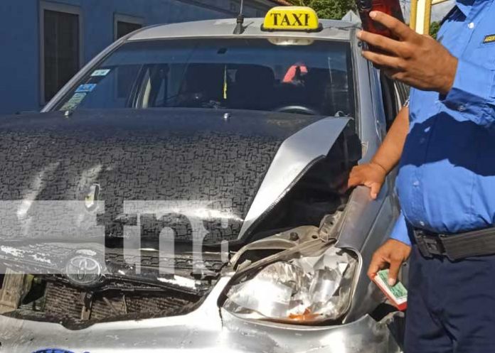 En Granada se registró una triple colisión, provocado por un taxista