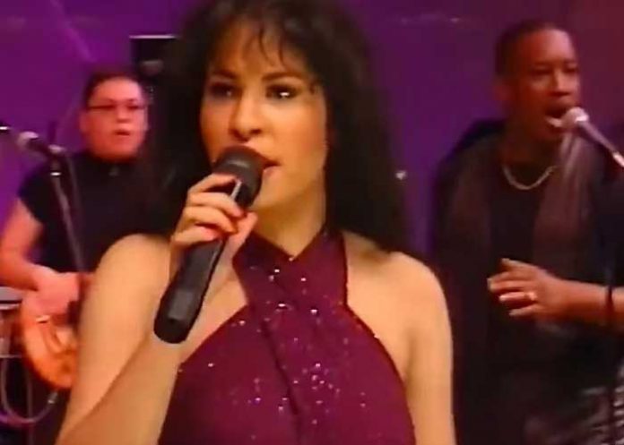 1 A 28 años de su muerte, IA muestra cómo se vería Selena Quintanilla en el 2023