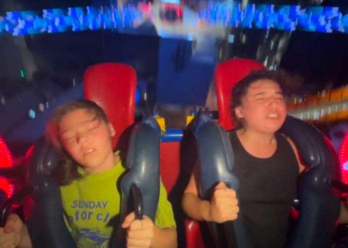 Adolescente se desmaya en un juego mecánico