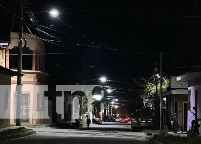 Restablecen sistema de alumbrado público en Jalapa