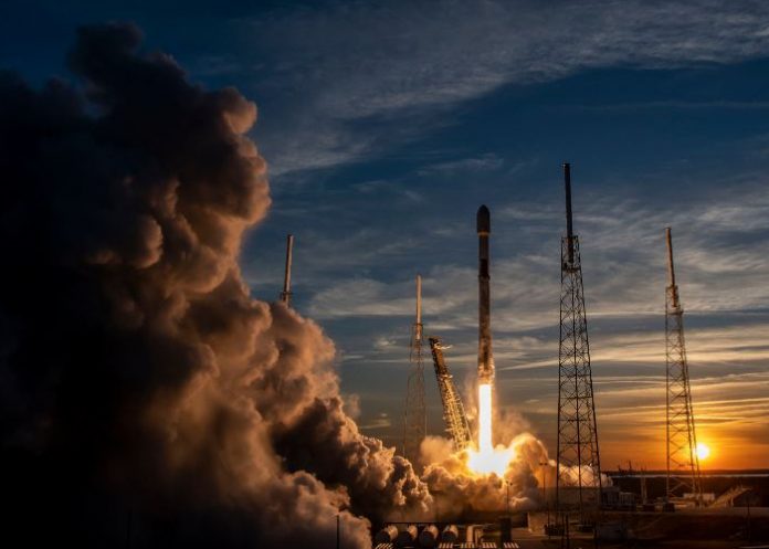 2 Misión de SpaceX despega hacia la Estación Espacial Internacional