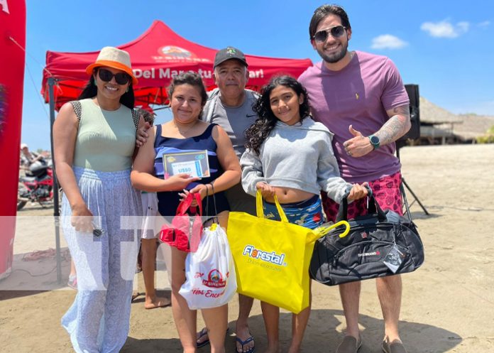 Foto: Veraneantes de Pochomil se llevan premios con la promoción de Crónica TN8 / TN8