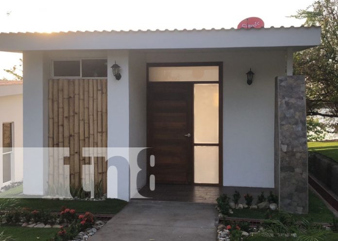 2 Foto: Inauguran cuatro cabañas y una pasarela aérea en la Isla del Amor / TN8