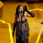 Rihanna interpreta tema en premios Oscar y cautiva a todo el público